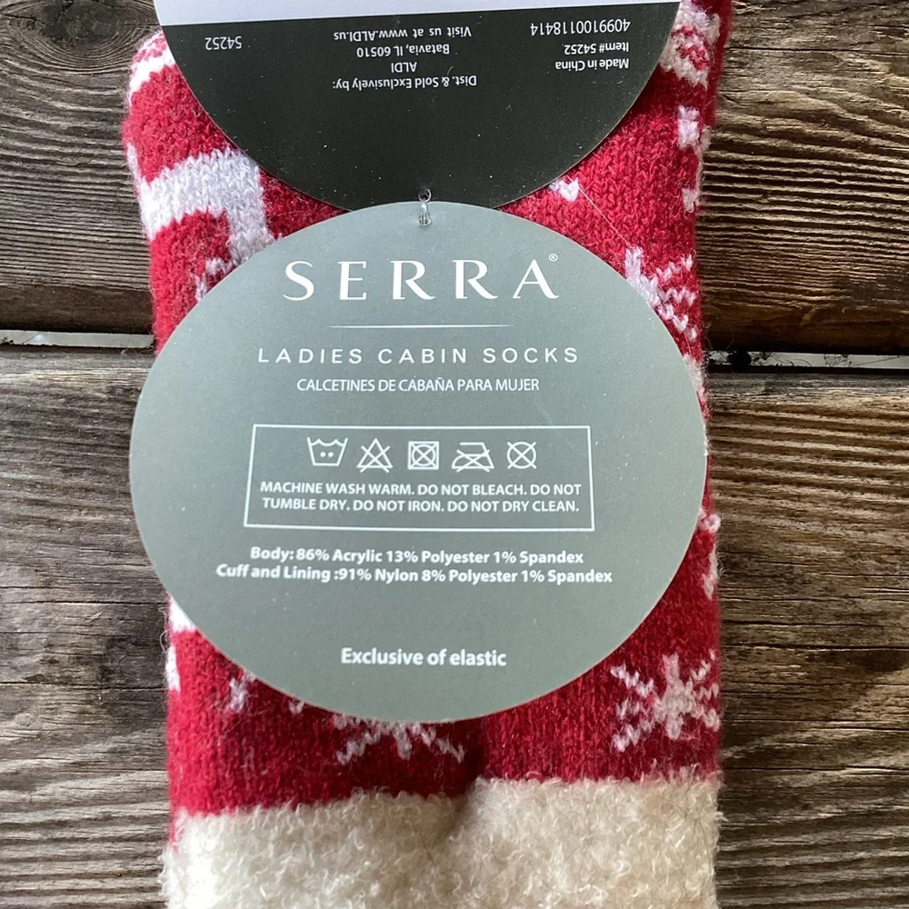 Serra Ladies Cabin Socks in Red and Cream
